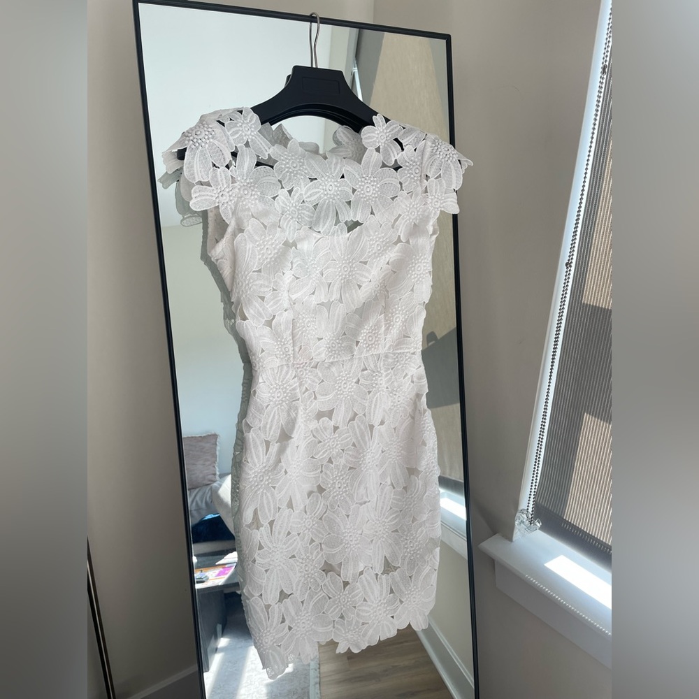 White Lace Floral Mini Dress - Elegant Fit